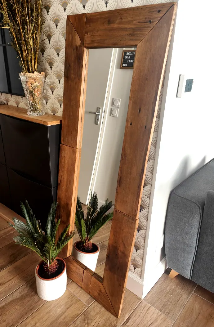 Miroir haut réalisé en diy avec du bois de palette